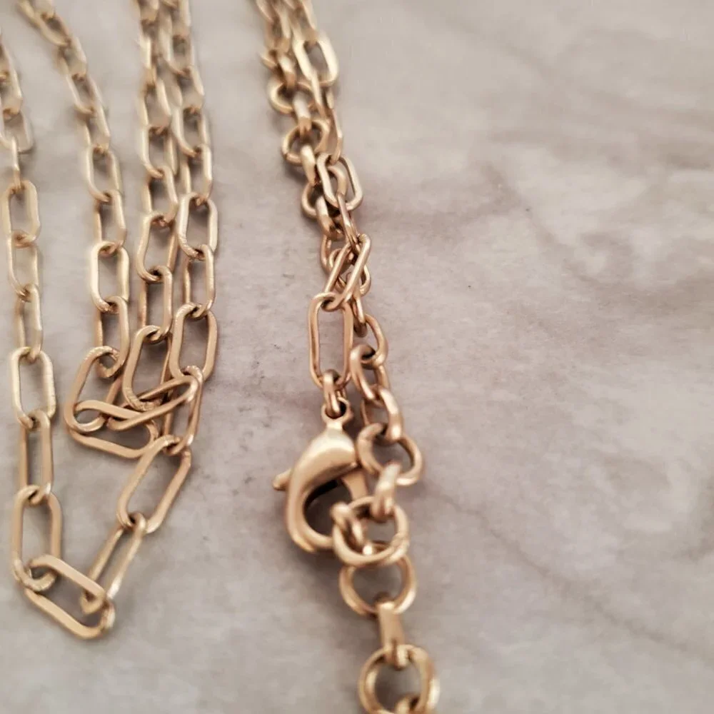 ✨ Stella and Dot Gold Silver Hammared Agate Distressed Pendant Necklace ✨